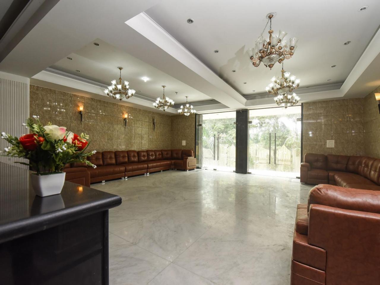 Capital O 16676 Near Noida City Center Exterior foto