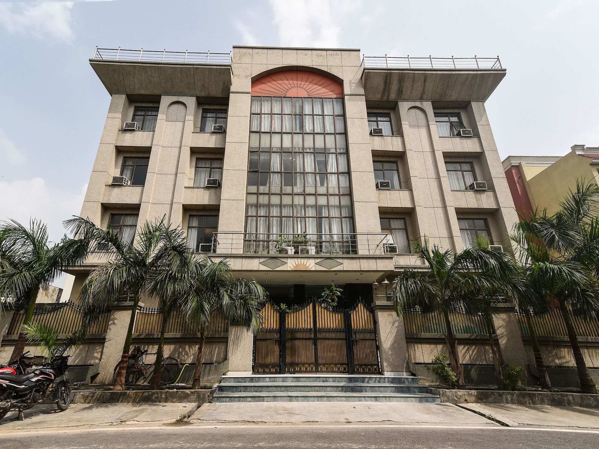 Capital O 16676 Near Noida City Center Exterior foto